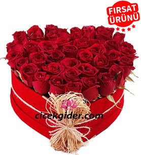 Kırmızı Kalpli Kutuda Kırmızı Güller 