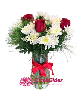 Silindir Vazoda Papatya ve Güller